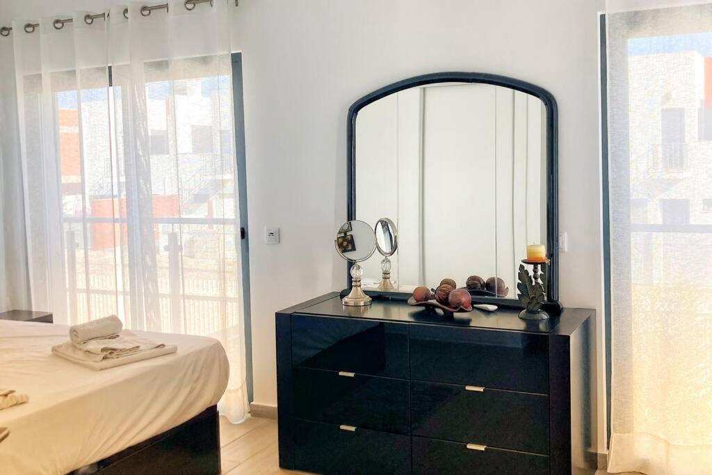 Vivenda Espacosa E Luminosa Villa Quelfes Eksteriør bilde